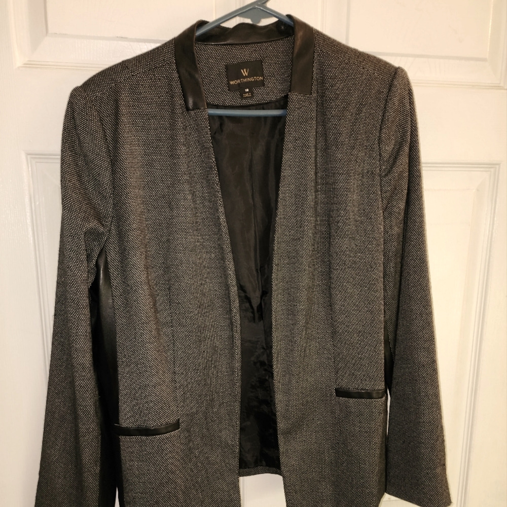 Woman 2 piece pants suit